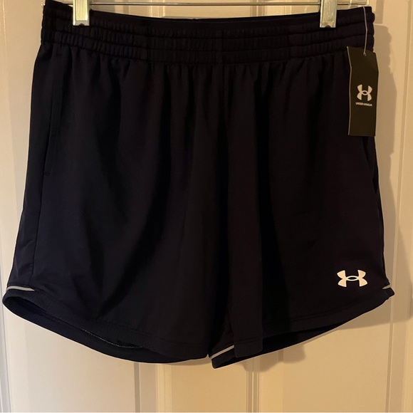 Women’s Under Armor Knit Mid Length Shorts New with tags - Picture 1 of 3
